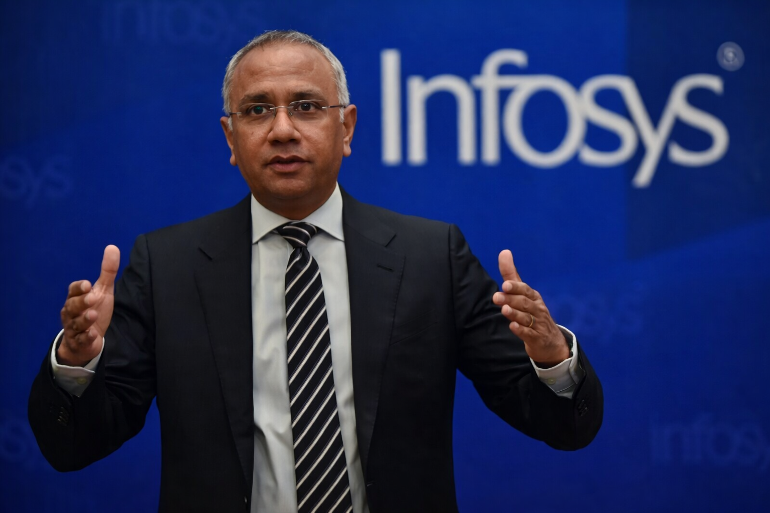 Infosys का नया कदम: Hybrid Work कर्मचारियों से घर की बिजली खपत का डेटा क्यों मांग रही है कंपनी?